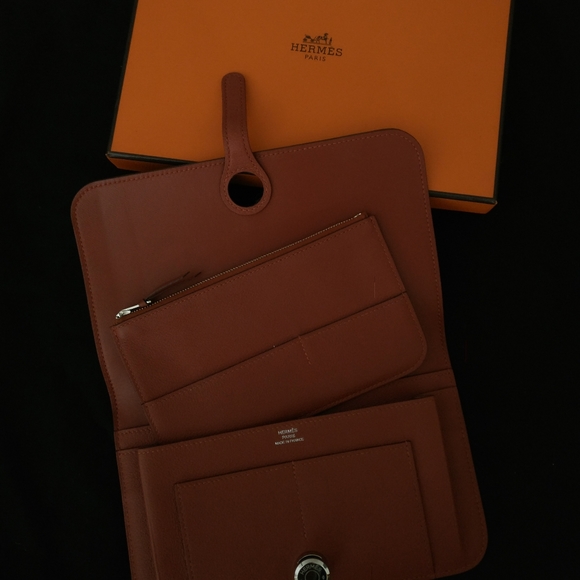 Authentic NWT Hermes Wallet full set - Picture 9 of 9